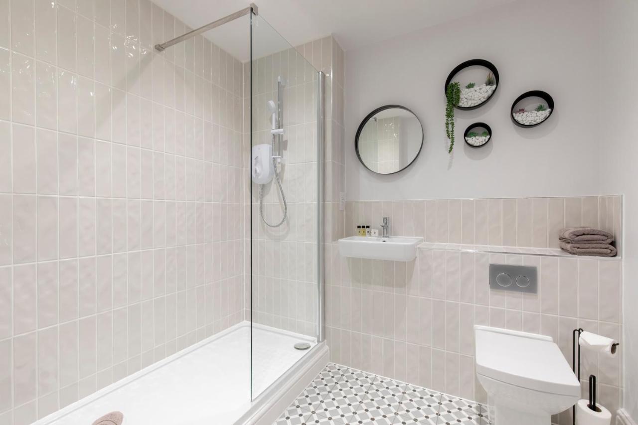 Elliot Oliver - Luxury 2 Bedroom Regency Apartment With Parking & Ev Charger Cheltenham Luaran gambar